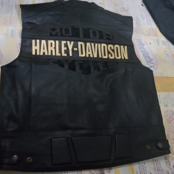 Men's Leather Vest - Picture 4 of 4